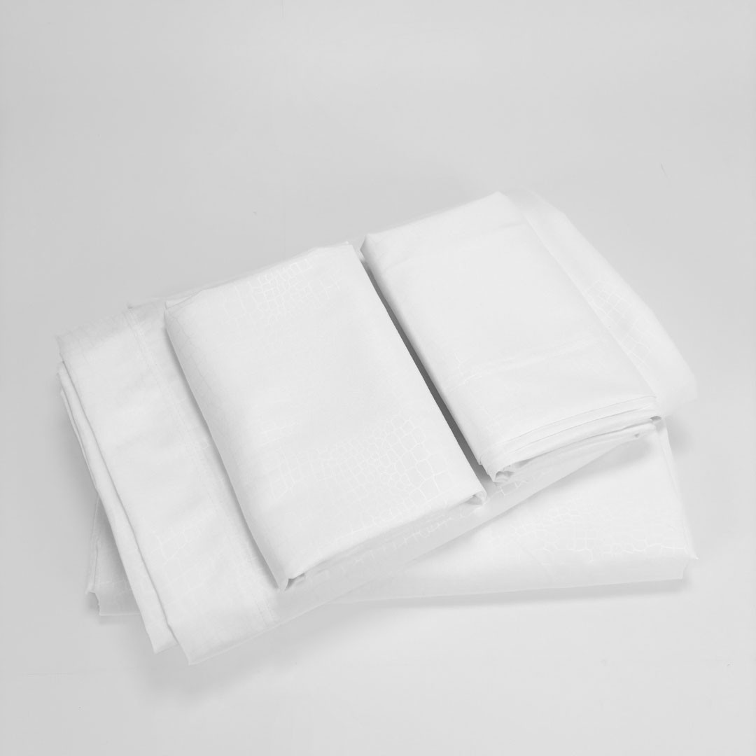 Completo Letto No Stiro Martellato Matrimoniale Bianco per Hotel e BeB